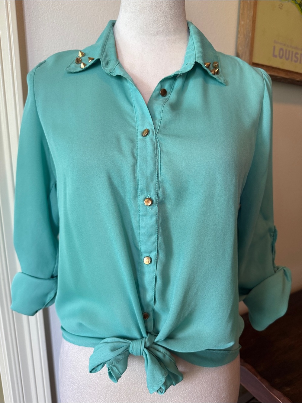 Button-Front Tie-Hem Stud Collar Blouse in Teal